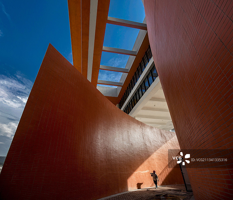 《校园丽影》图片素材