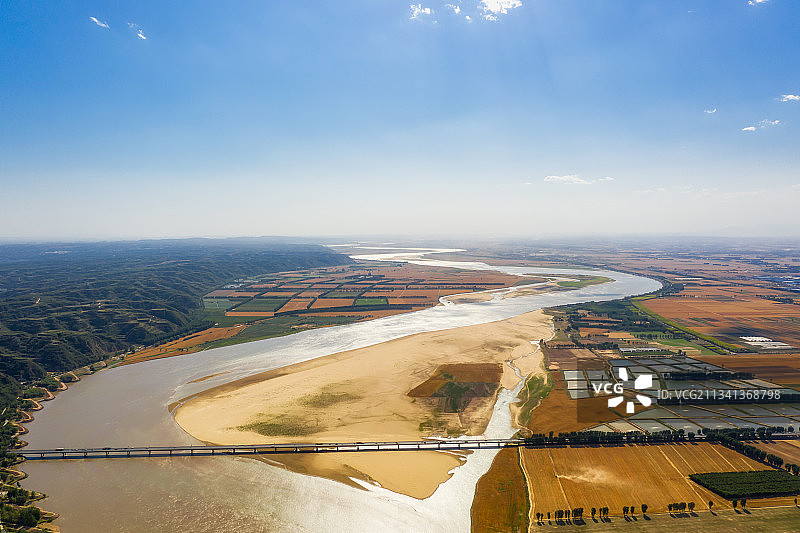 河南黄河中游郑州巩义段夏季户外风光航拍视角图片素材