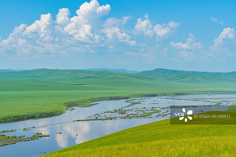 内蒙古呼伦贝尔额尔古纳河倒映出天空图片素材