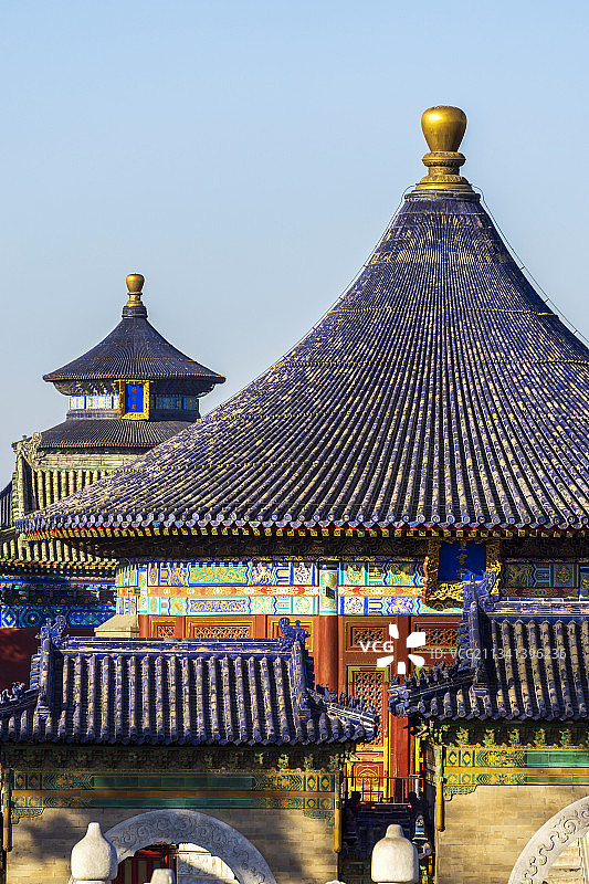 北京天坛皇穹宇和祈年殿的蓝色攒尖顶图片素材