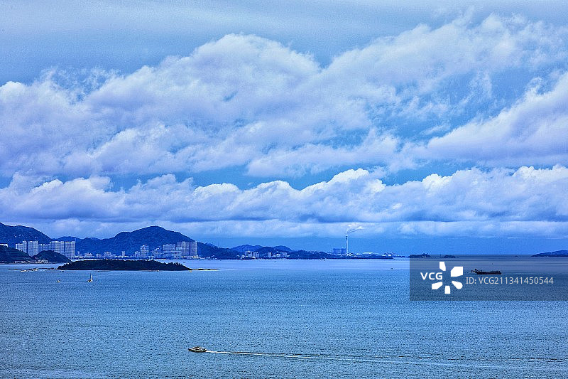 海上多云图片素材