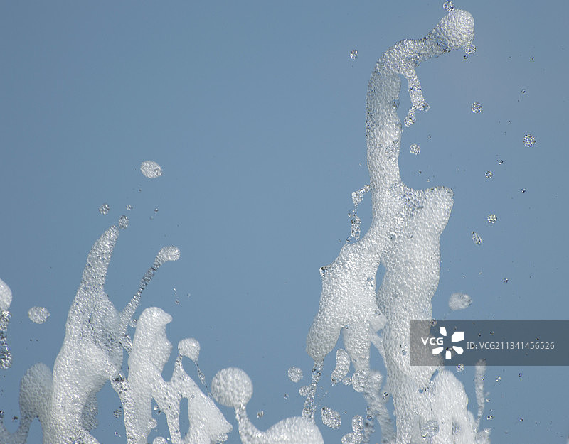 晴空下的气泡特写图片素材