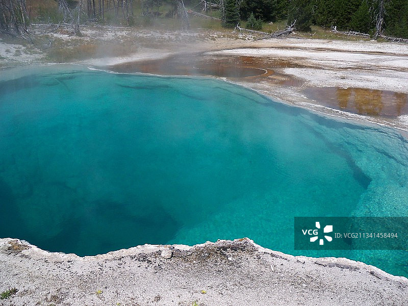 温泉高角度视图图片素材