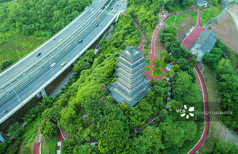 俯瞰云下的世界图片素材