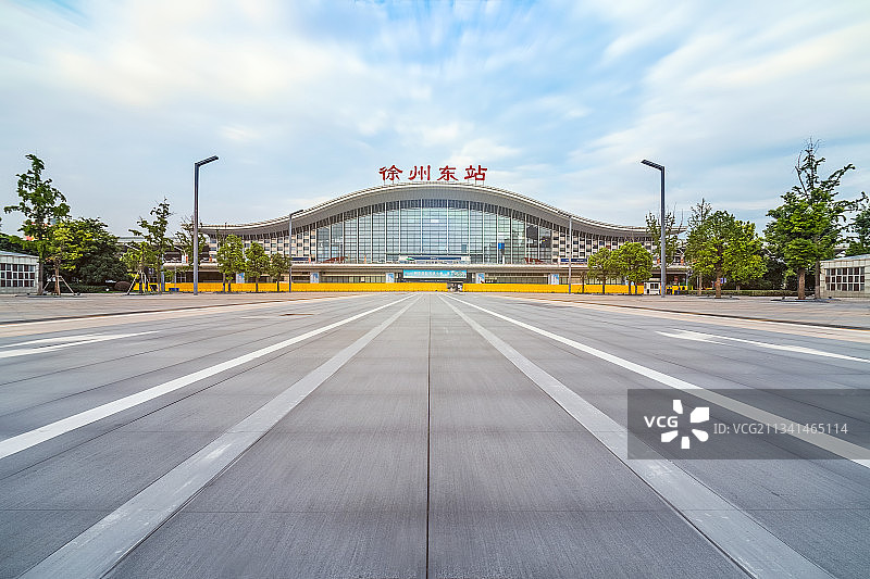 徐州东站西广场-表达一下地面线条的张力图片素材