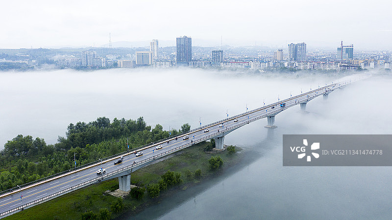 丹江口坝下晨雾图片素材