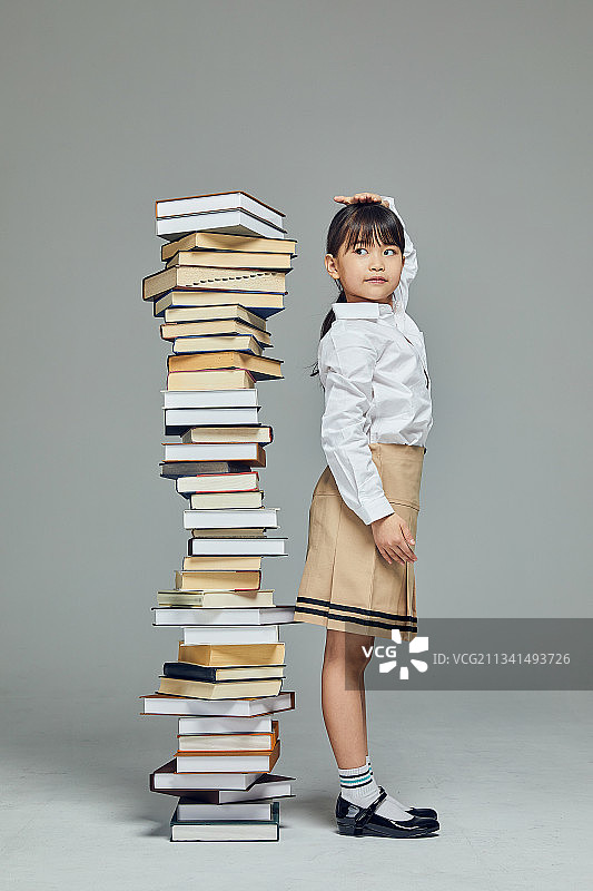 儿童教育学习创意阅读女孩图片素材