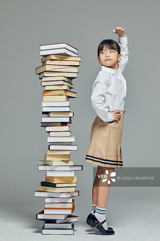 儿童教育学习创意阅读女孩图片素材