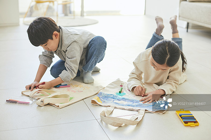 儿童，沟通技巧，蜡笔，教育，创造力，想法，好奇心，环保袋图片素材