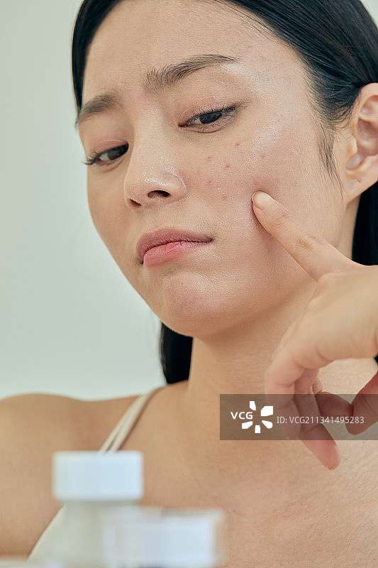 美容、皮肤护理、皮肤病学、女性、痤疮、压力图片素材