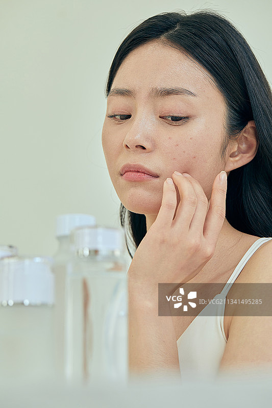 美容、皮肤护理、皮肤病学、女性、痤疮、压力图片素材