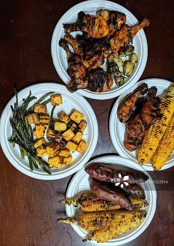 餐桌上的食物俯视图图片素材