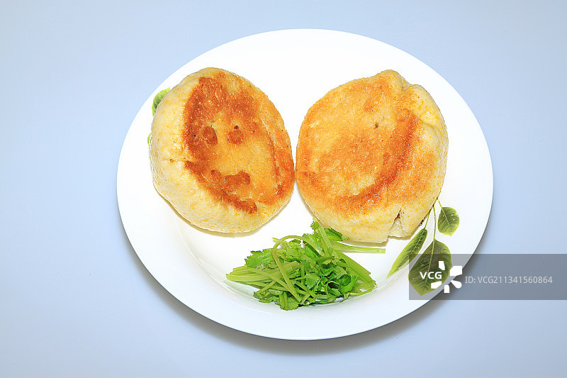 盘子里的菜包子图片素材