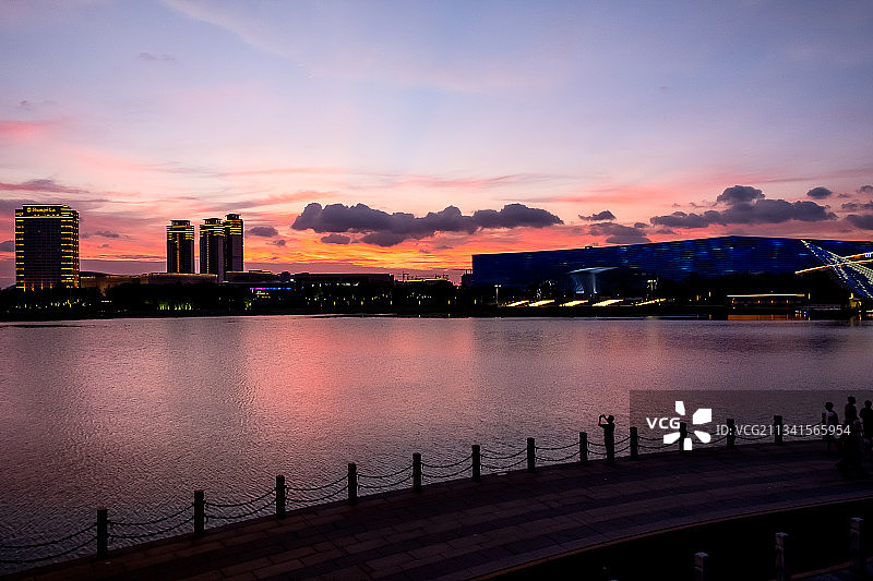 扬州明月湖公园晚霞湖景图片素材