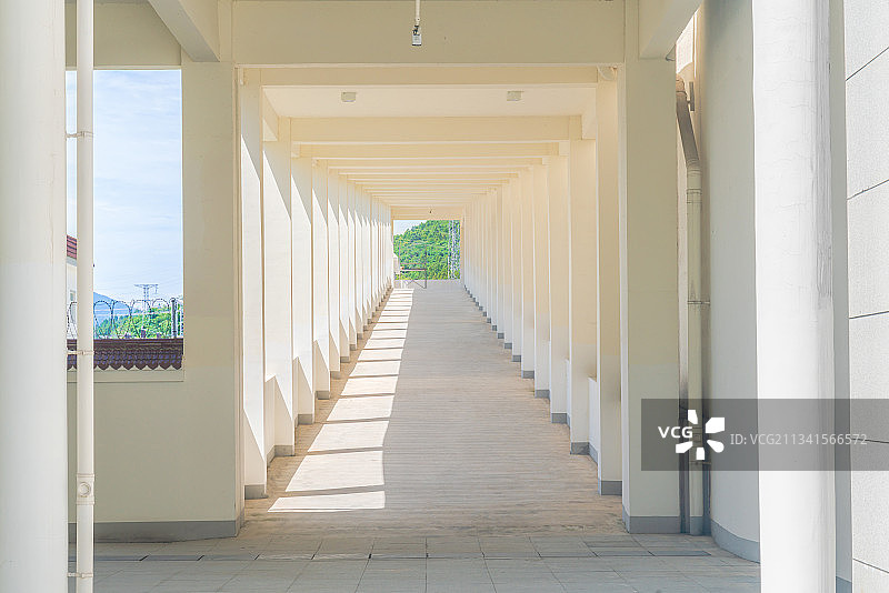 明亮的 温暖 通道 畅通 坡 火车站 雅安图片素材