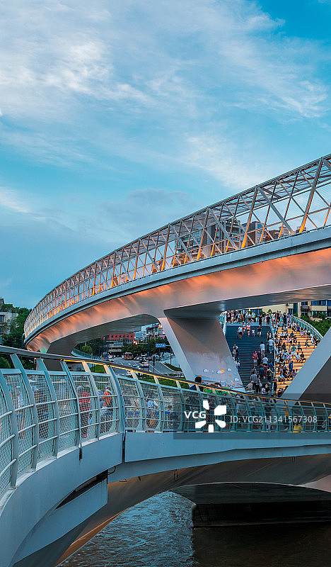 四川成都五岔子大桥黄昏蓝调和夜景图片素材