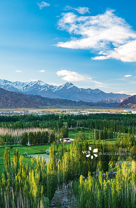 中国最西部新疆克州乌恰县的夏季风光图片素材
