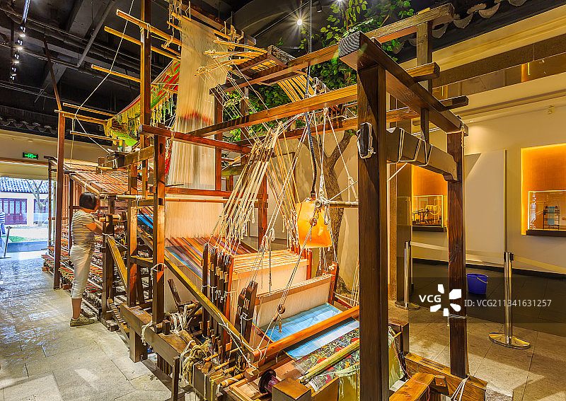 苏州薄物馆展示纺织机织布图片素材