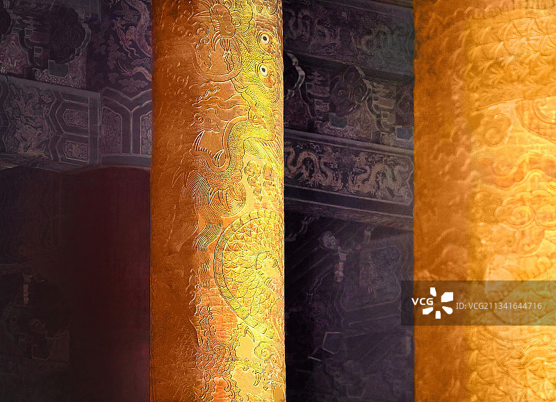 故宫太和殿里的沥粉贴金盘龙金柱图片素材