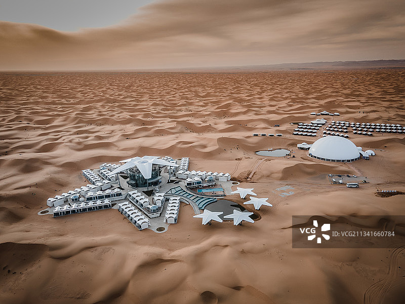 宁夏中卫沙坡头网红沙漠星星酒店图片素材