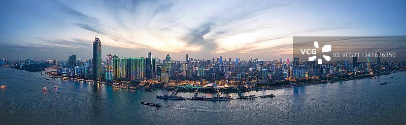 武汉长江主轴汉口灯光秀图片素材