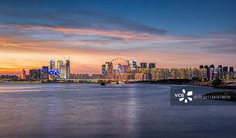 深圳宝安区前海欢乐港湾摩天轮灯光秀美景图片素材