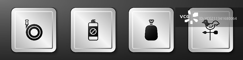 花园软管喷雾器和肥料袋图片素材