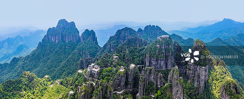 航拍广西平南县北帝山全景图，旅游景点，自然风光，喀斯特地貌图片素材