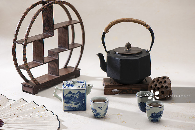 铁壶和莲蓬图片素材