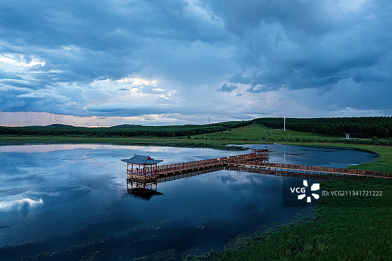 塞罕坝的雨季图片素材
