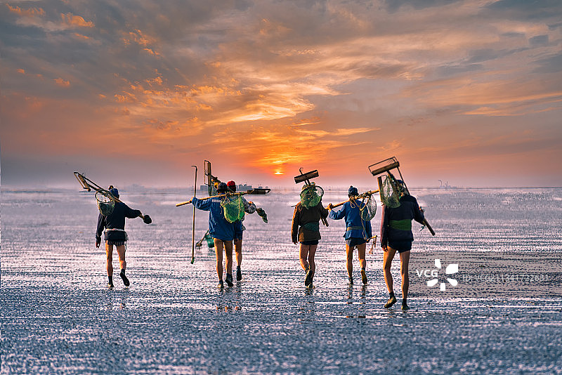 赶海人图片素材