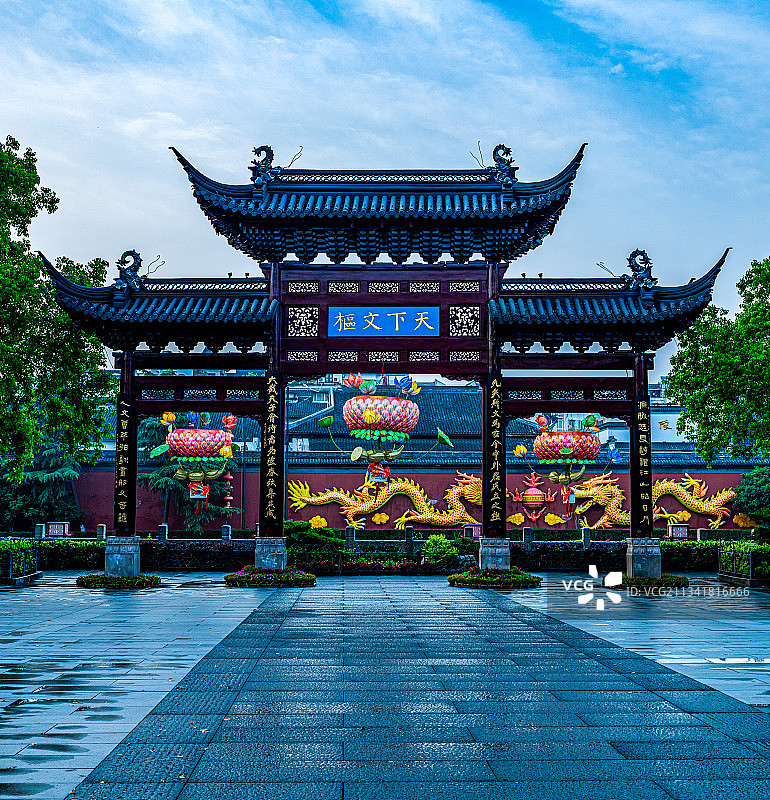 江苏南京夫子庙秦淮河景区牌坊.天下文枢图片素材