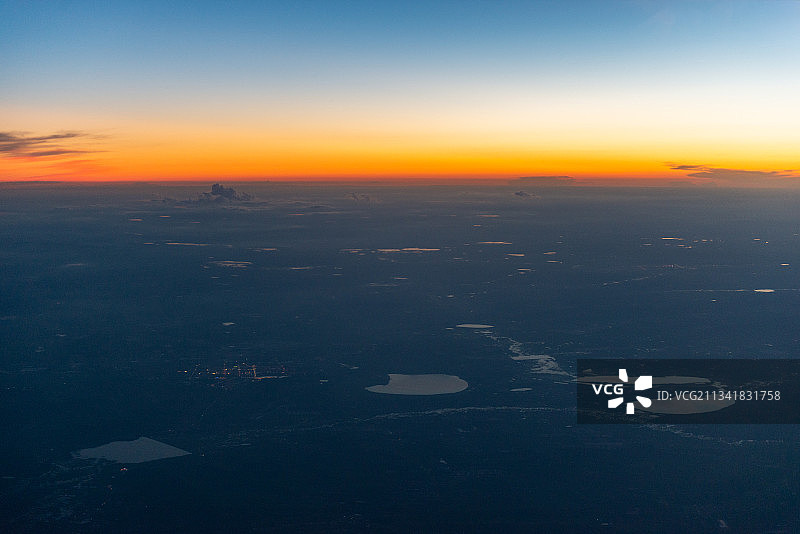 飞机看日落 高空中的日落景观 北京至海拉尔航线图片素材