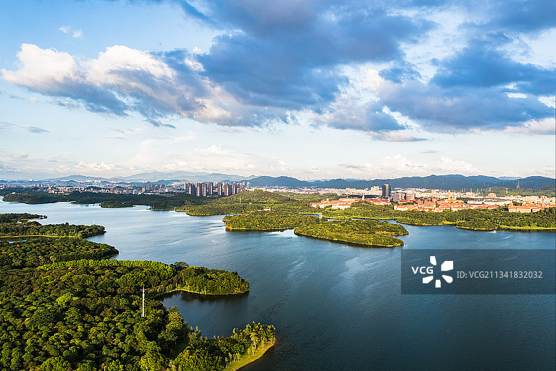 中国广东东莞松山湖华为溪流背坡村航拍图片素材