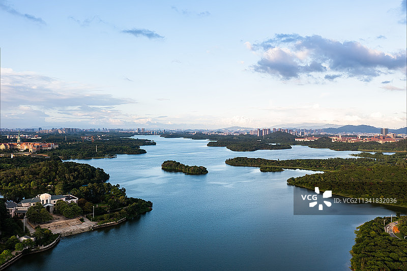 中国广东东莞松山湖华为溪流背坡村航拍图片素材