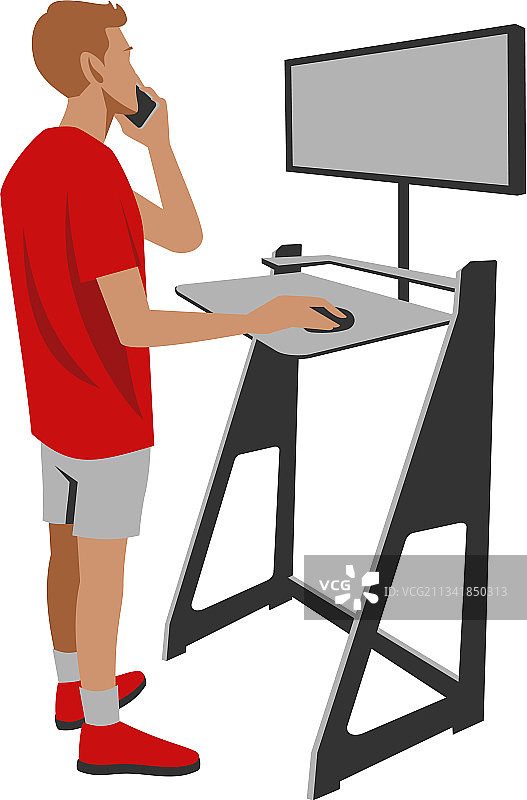 在站立式办公桌前工作的男人图片素材