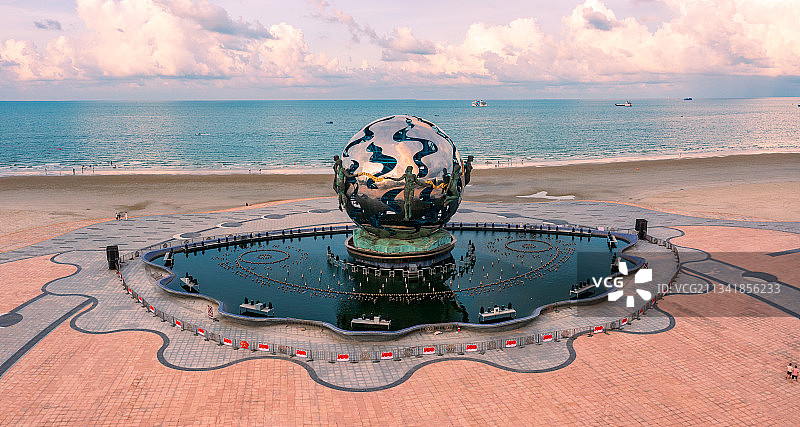 广西北海海滩公园雕塑“潮”图片素材