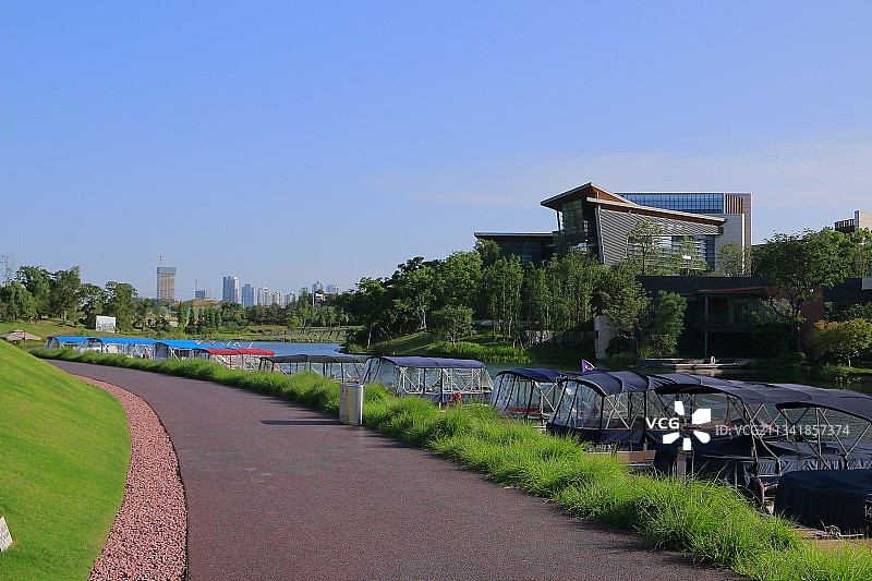 兰天与码头图片素材