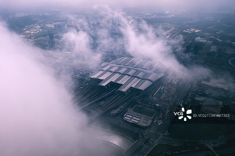 云端下的广州南图片素材