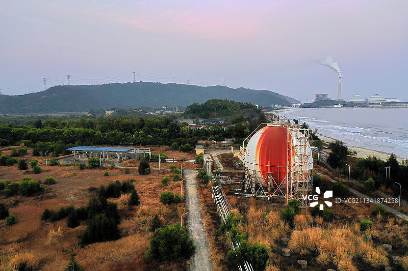 广东省深圳市深汕特别合作区小漠街道南方澳海滩和华润电力航拍图片素材