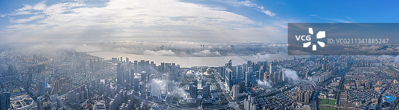 航拍平流雾下的杭州钱江新城全景图片素材