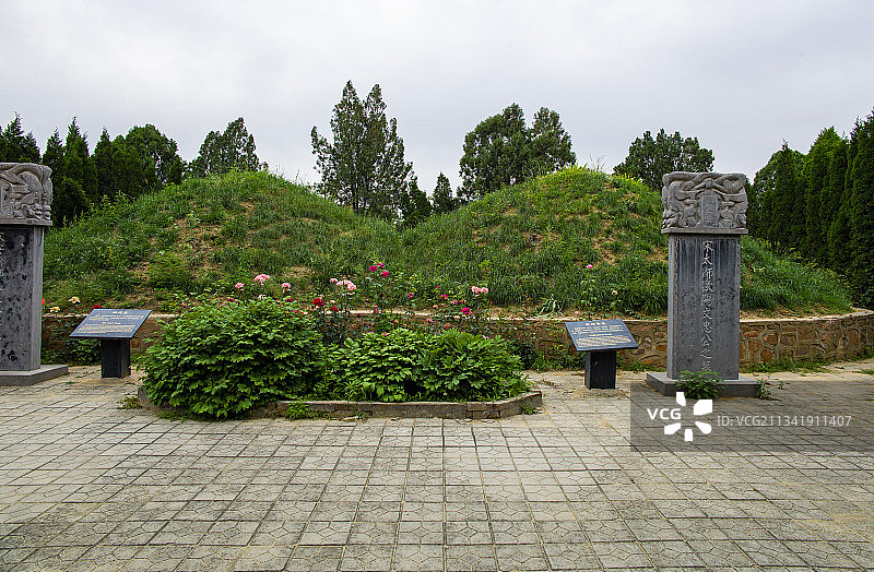 中国河南省郑州市新郑市古建筑欧阳修陵园图片素材