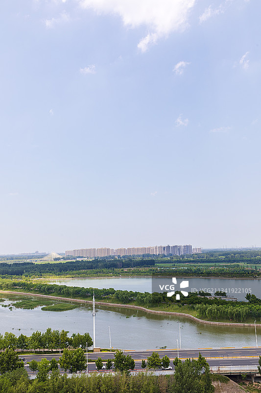 河南郑州：郑东新区象湖景区夏天户外风光、高视角图片素材