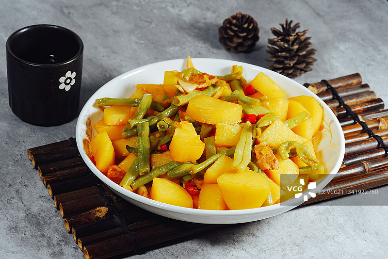 土豆炖豆角图片素材
