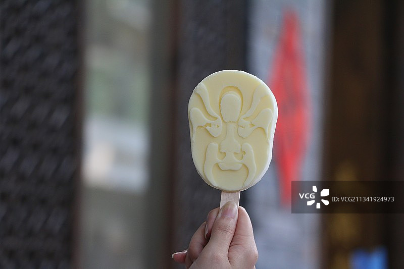 成都宽窄巷子川剧脸谱文创雪糕图片素材