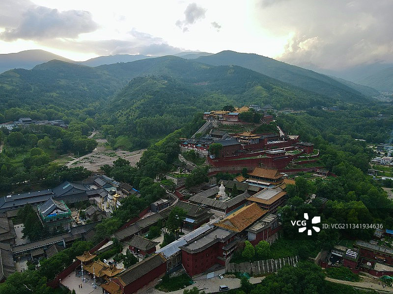 航拍五台山菩萨顶寺庙图片素材