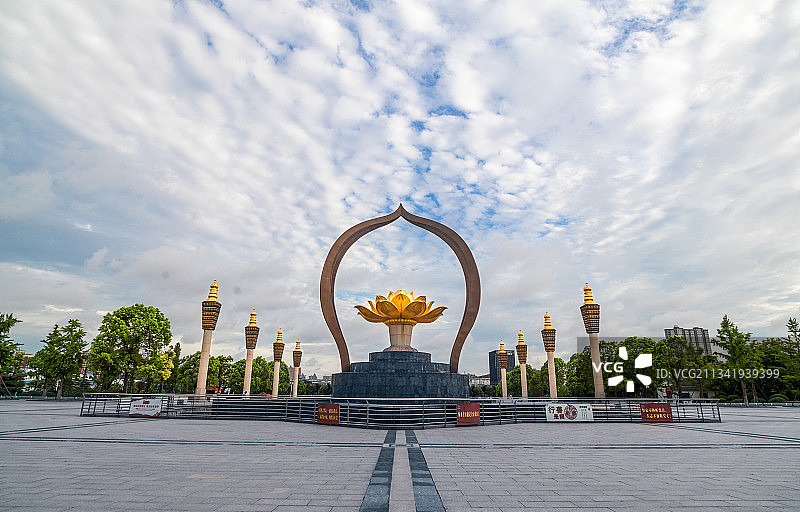 徐州宝莲寺广场莲花宝座图片素材
