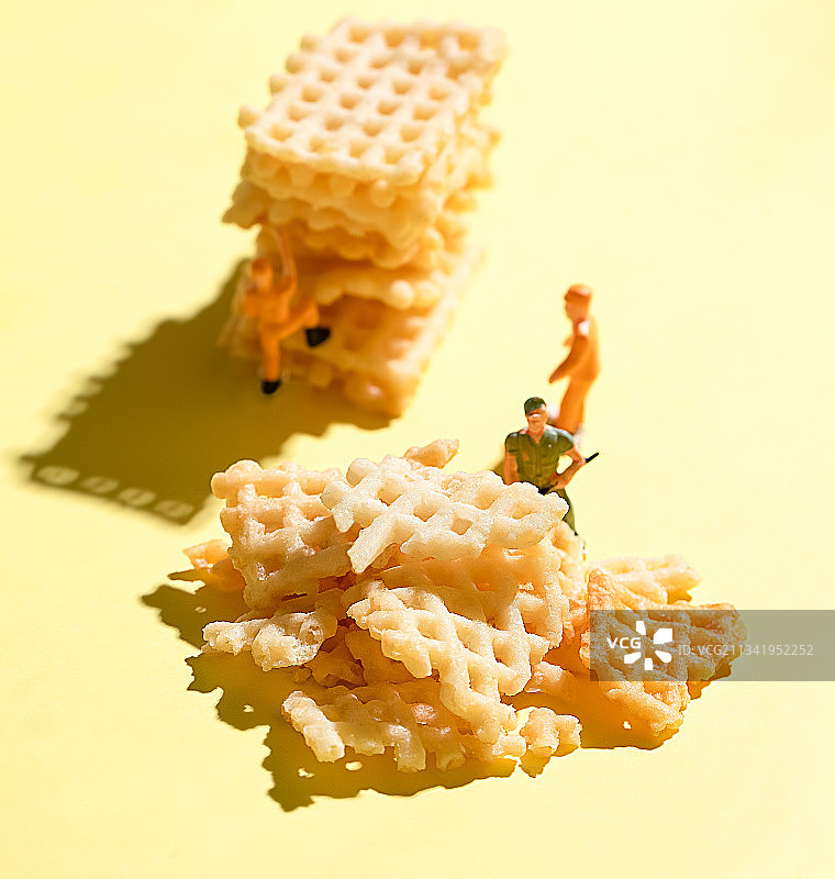 微缩创意拍摄的网格锅巴图片素材