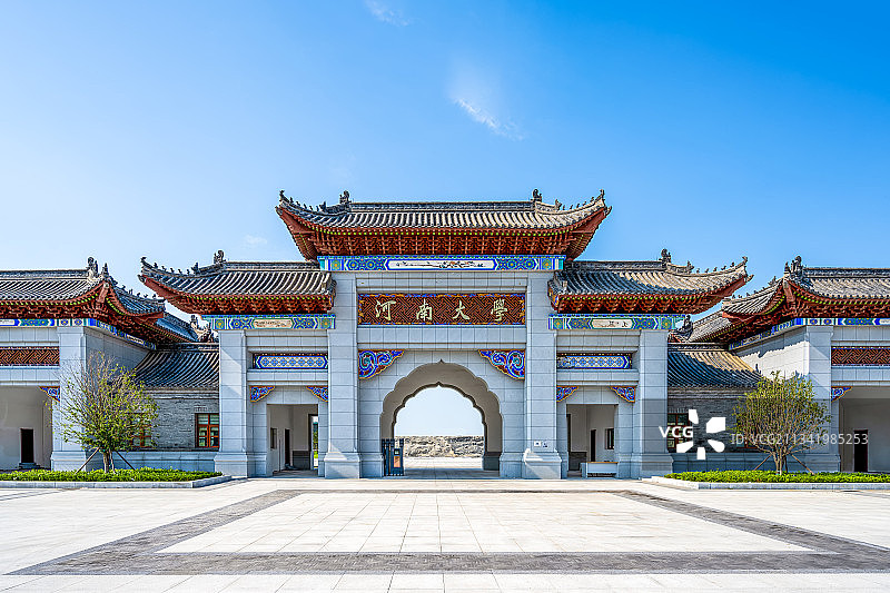 中国河南郑州河南大学郑州校区大门图片素材