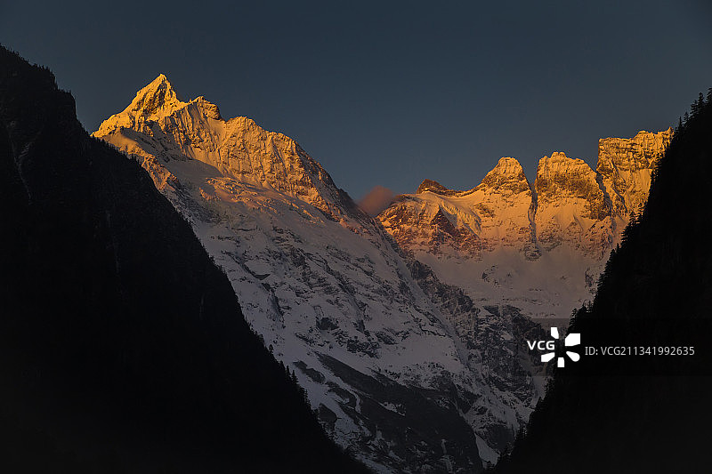 梅里雪山神女峰，缅慈姆图片素材